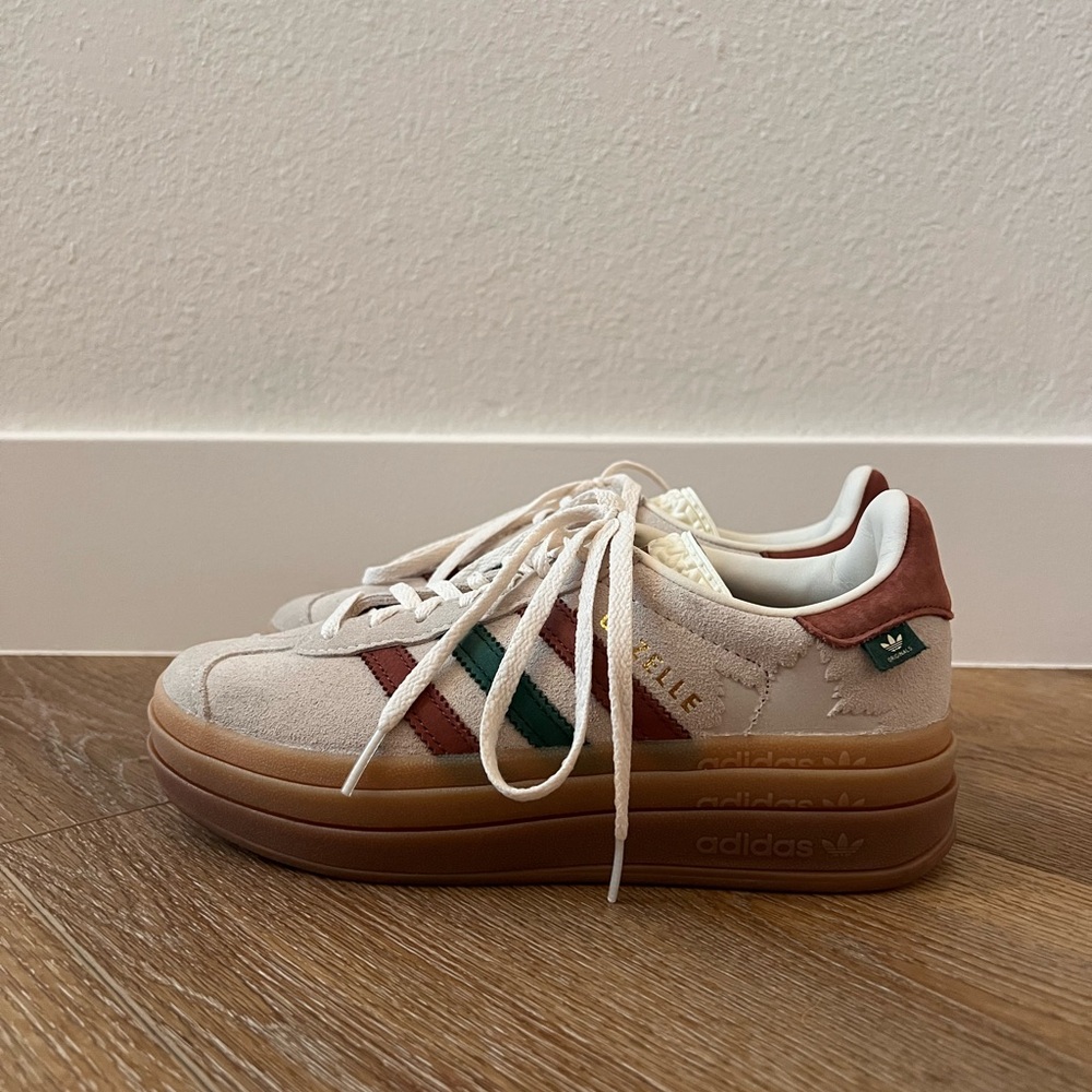 Womens Gazelle Bold “Maple Leaf”